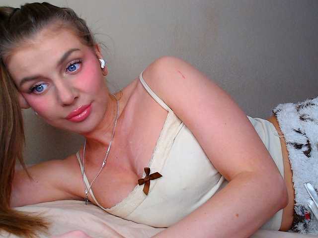 aliceTurner21's BongaCams show and profile