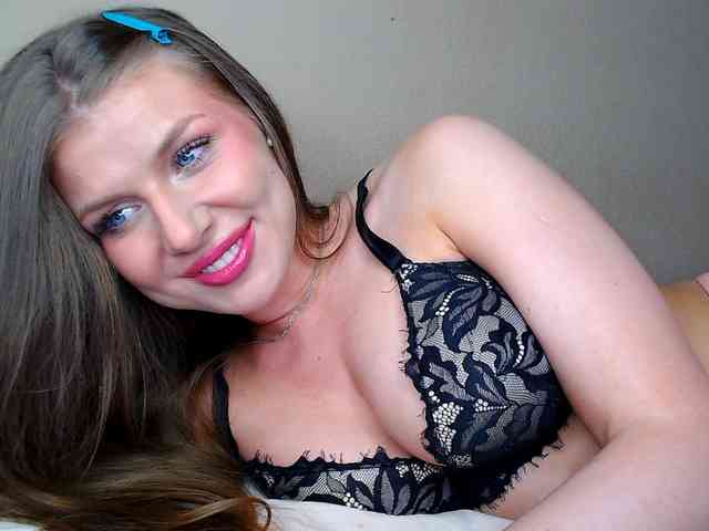 aliceTurner21 Live Webcam on BongaCams