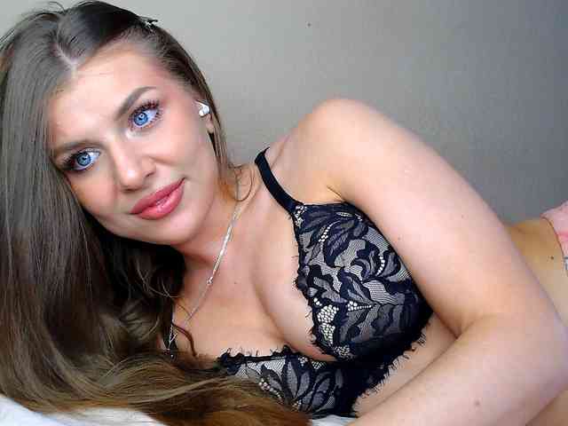 aliceTurner21 Live Webcam on BongaCams