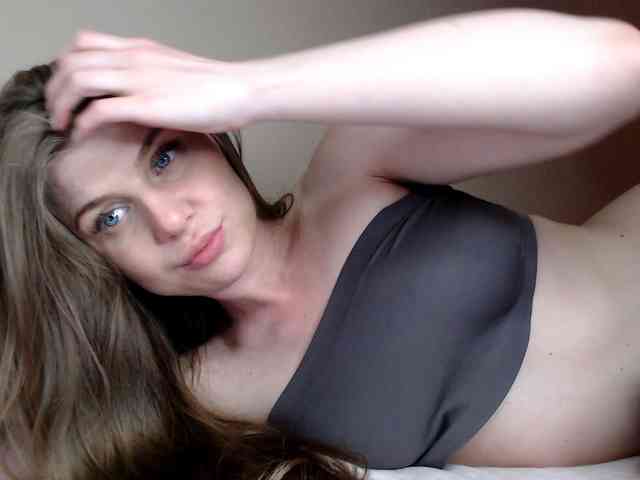webcam live AliceTurner21