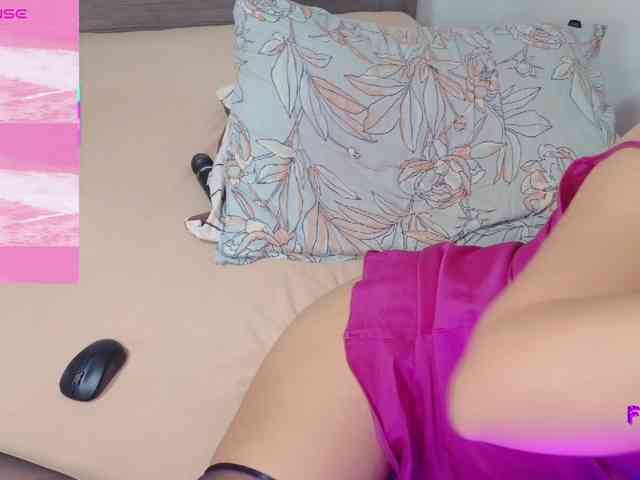 Rosebelle1 Live Webcam on BongaCams