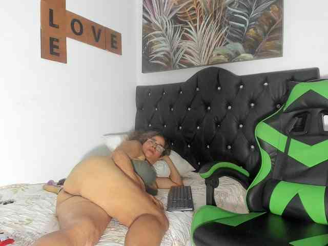 rousse-sexyandhot webcam