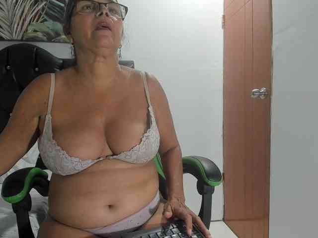 rousse-sexyandhot webcam