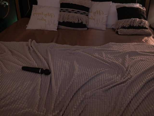 IceDanielles's BongaCams show and profile