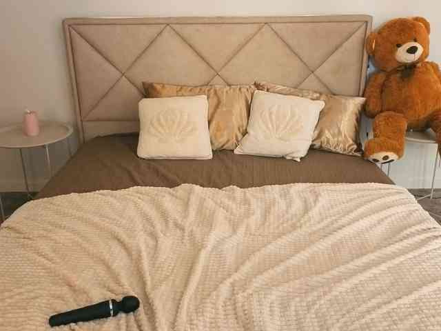 IceDanielles Live Webcam on BongaCams