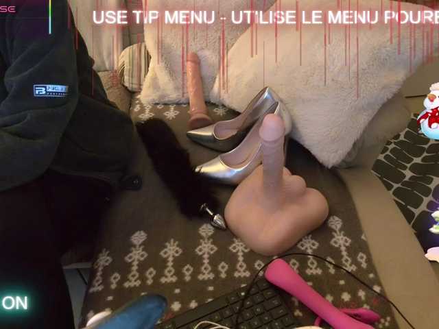 LISACAM2CAM's BongaCams show and profile