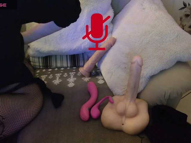 LISACAM2CAM's BongaCams show and profile