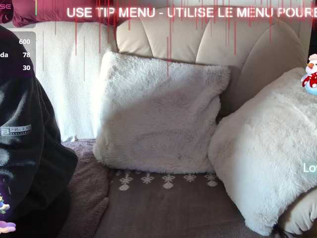 LISACAM2CAM's BongaCams show and profile