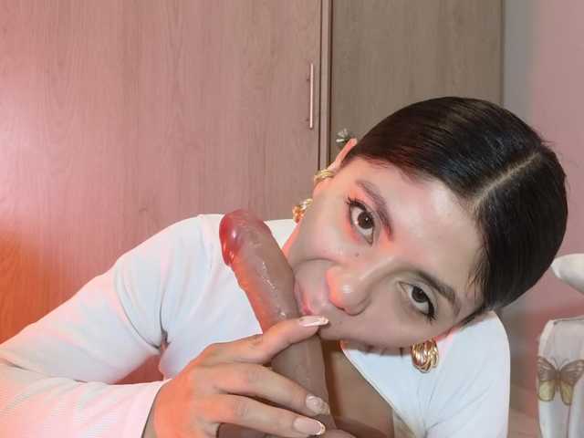 Cloesweety's BongaCams show and profile