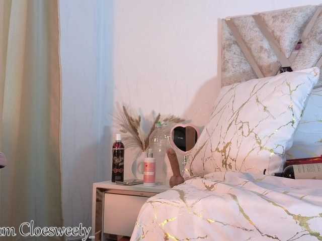 Cloesweety webcam bongacams model stream image