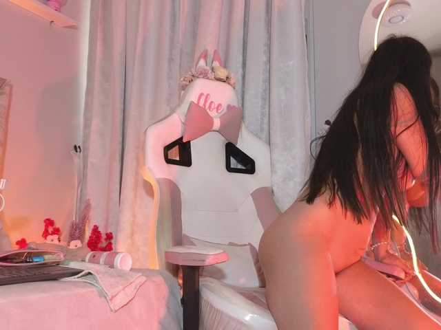 Cloesweety webcam bongacams model stream image