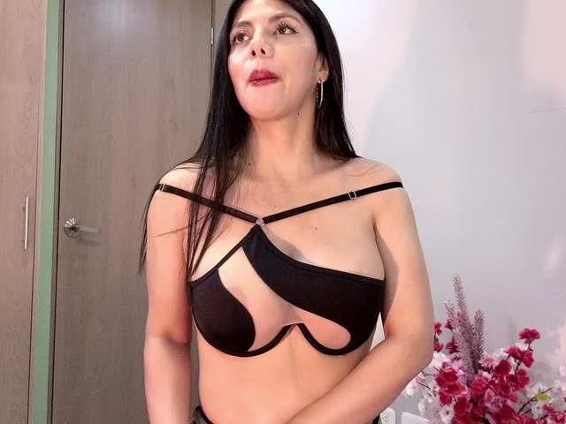 Cloesweety's BongaCams show and profile