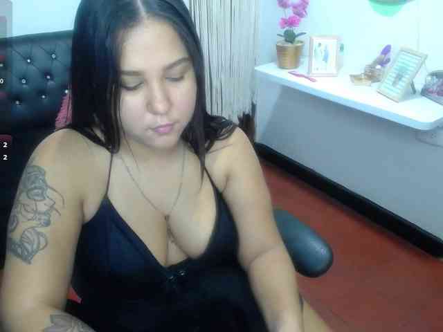 AmiraSixtyNine webcam