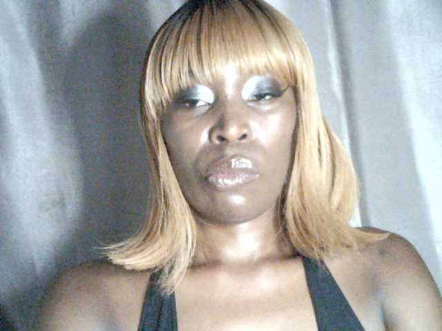 Sexxycandy webcam bongacams model stream image