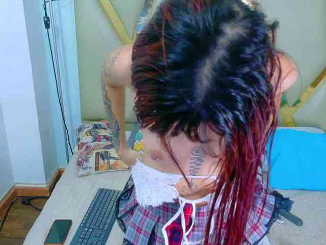 SweetSinnerr webcam