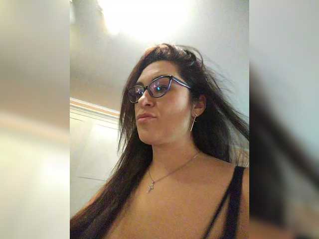 le modèle AlicaLovely est en webcam porno dans un show sur le site bongacams, il possède les tags suivants: White/Caucasian,Brunette,Shaved