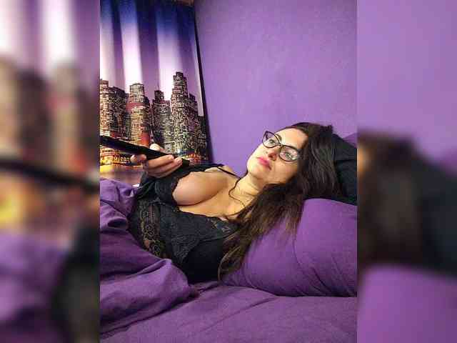 AlicaMiller Live Webcam on BongaCams