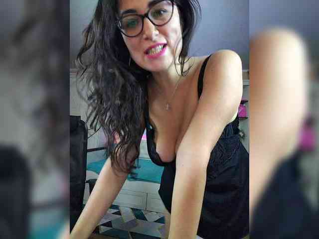 AlicaMiller Live Webcam on BongaCams