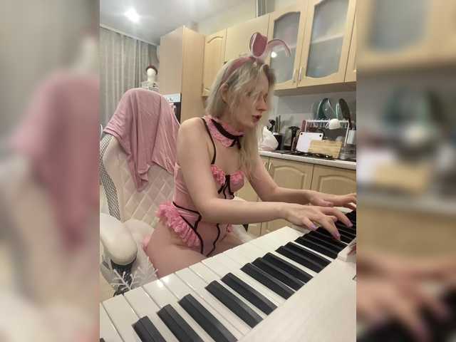 sweeteRose's BongaCams show and profile