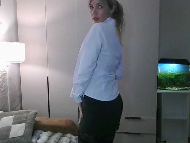 Kissz's BongaCams show and profile