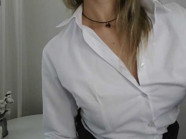 Kissz's BongaCams show and profile