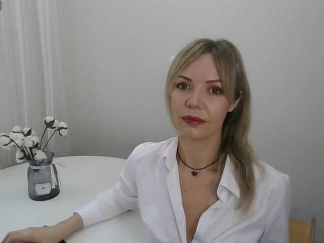 Kissz's BongaCams show and profile