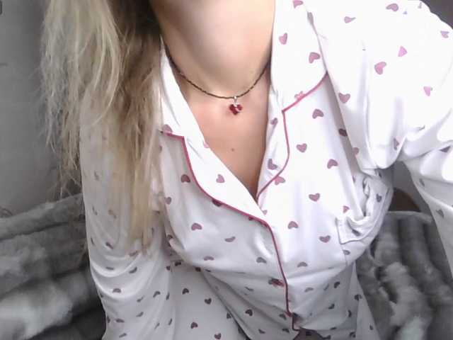 Kissz's BongaCams show and profile