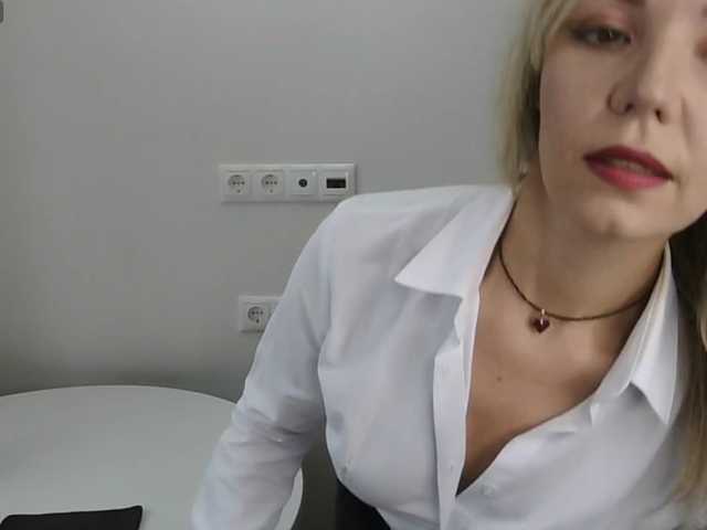 Kissz's BongaCams show and profile