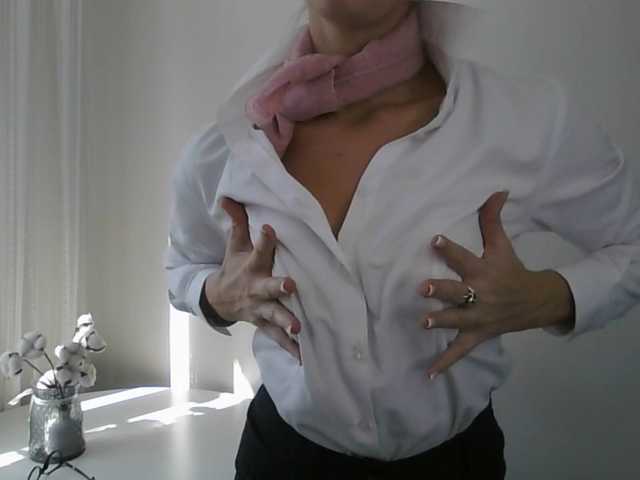 Kissz's BongaCams show and profile