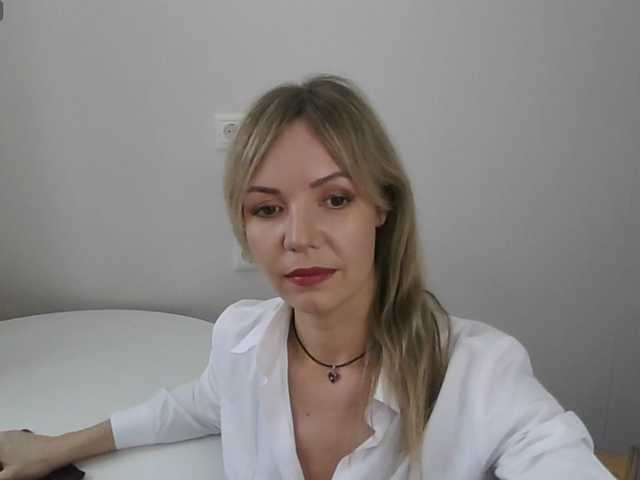 Kissz's BongaCams show and profile