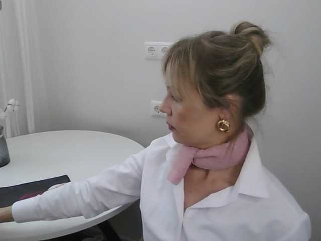 Kissz's BongaCams show and profile