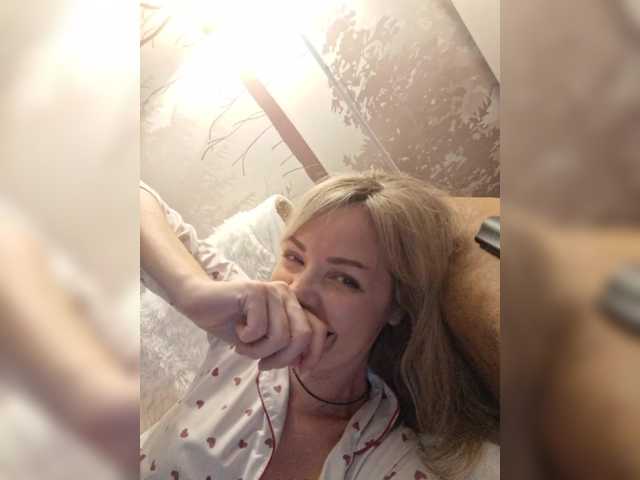 Kissz's BongaCams show and profile