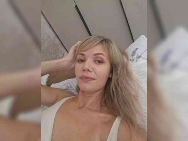 Red_Rose_98 webcam