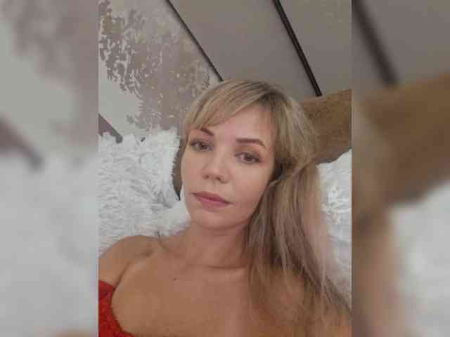 Red_Rose_98 webcam