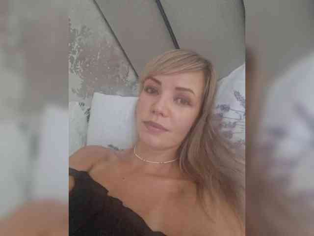 Red_Rose_98 webcam
