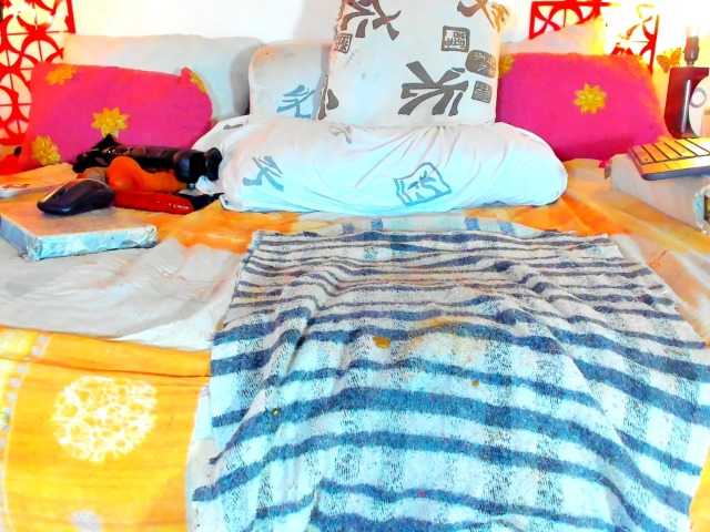 XxXbrunettesquirtxXx's BongaCams show and profile