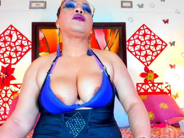 XxXbrunettesquirtxXx's BongaCams show and profile