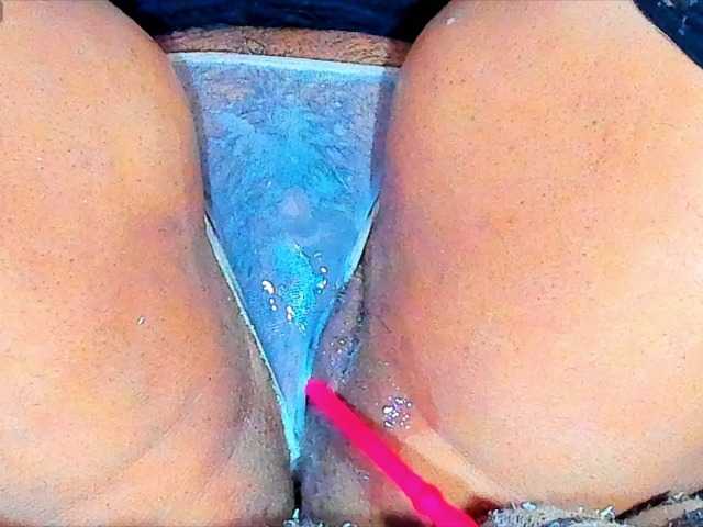 XxXbrunettesquirtxXx's BongaCams show and profile