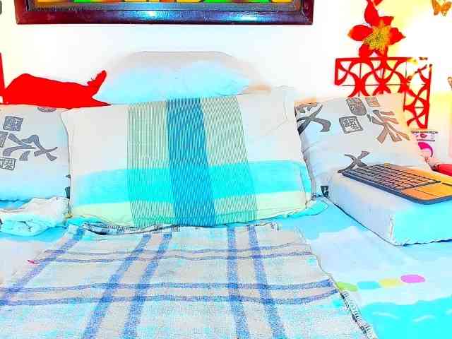 XxXbrunettesquirtxXx webcam