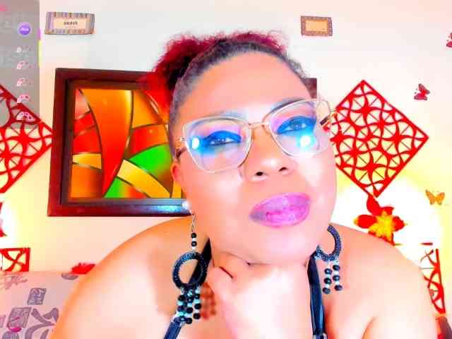 XxXbrunettesquirtxXx webcam