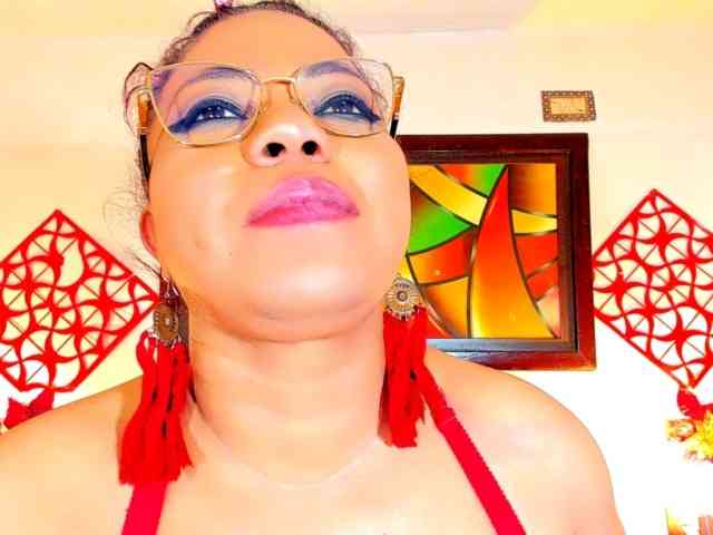 XxXbrunettesquirtxXx webcam