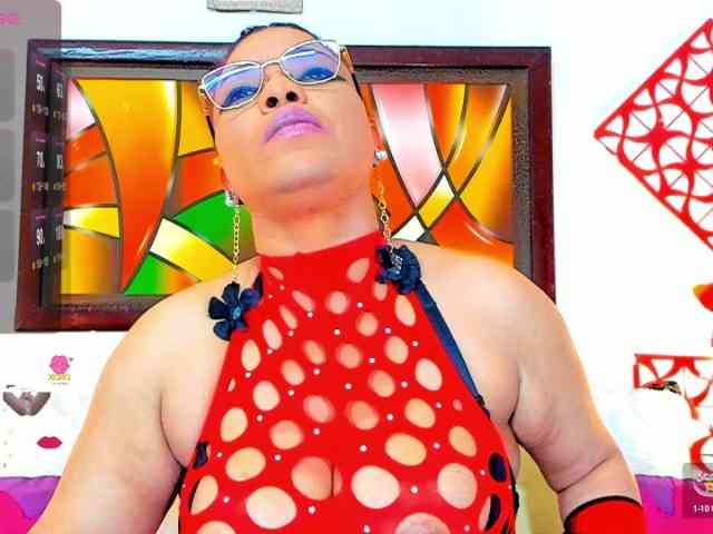 XxXbrunettesquirtxXx webcam