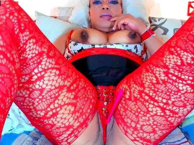 XxXbrunettesquirtxXx webcam