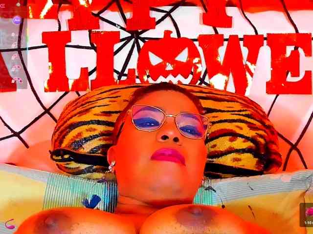 XxXbrunettesquirtxXx webcam