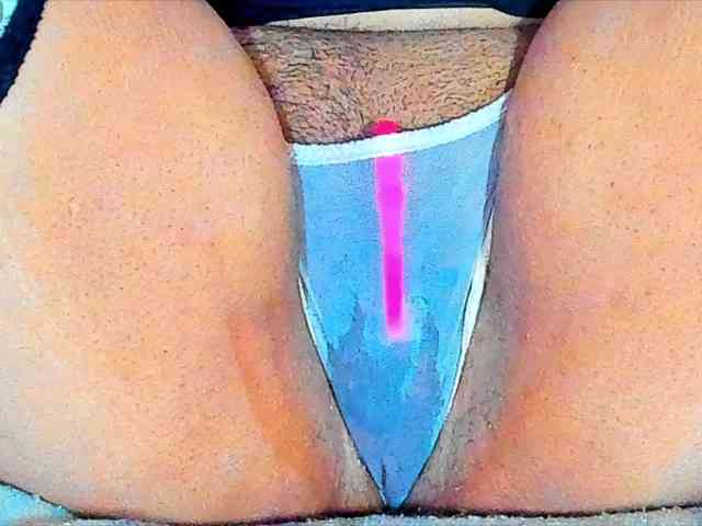 XxXbrunettesquirtxXx webcam