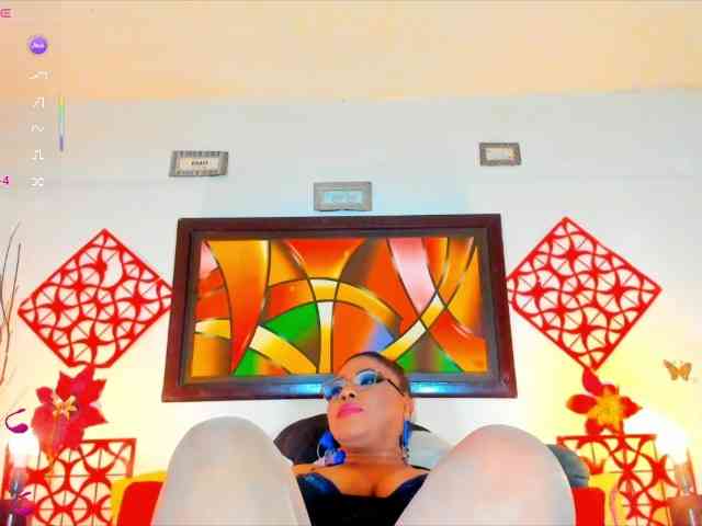 XxXbrunettesquirtxXx webcam