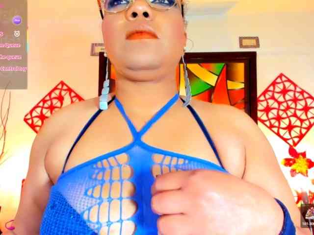 XxXbrunettesquirtxXx webcam