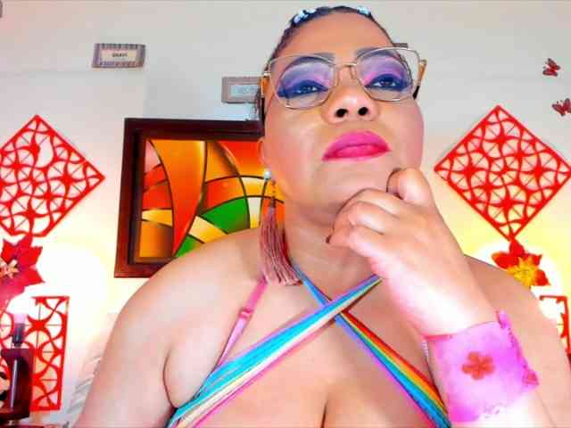 XxXbrunettesquirtxXx webcam