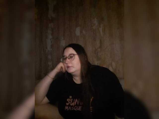 Linavia's BongaCams show and profile