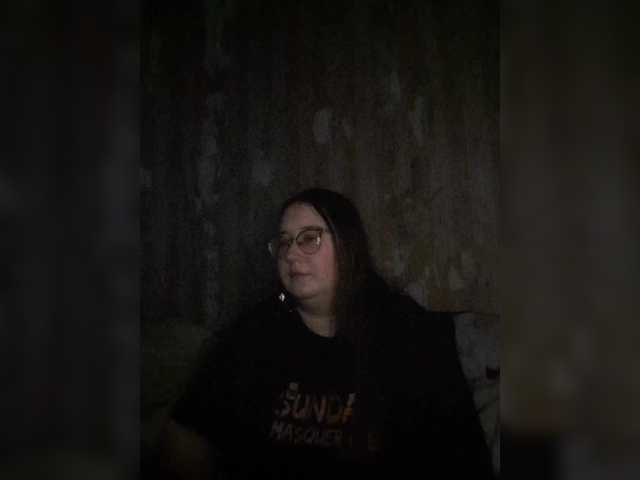 Linavia's BongaCams show and profile